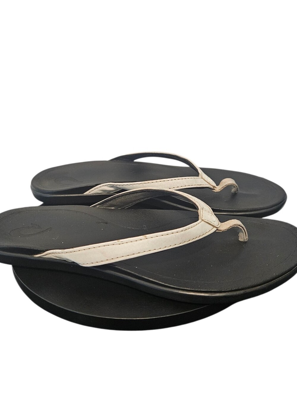 Olukai Ho'opio Leather Flip Flop Sandals‎ White Black Women's Size 7